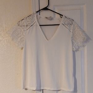 NWT H&M Womans White V Neck Lace Sleeve Blouse S